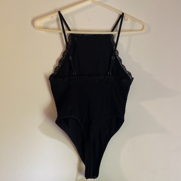 Forever 21 Scalloped Floral Lace-Trim Ribbed Bodysuit - Picture 4 of 6